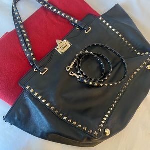Valentino Garavani
Medium Rockstud Leather Tote